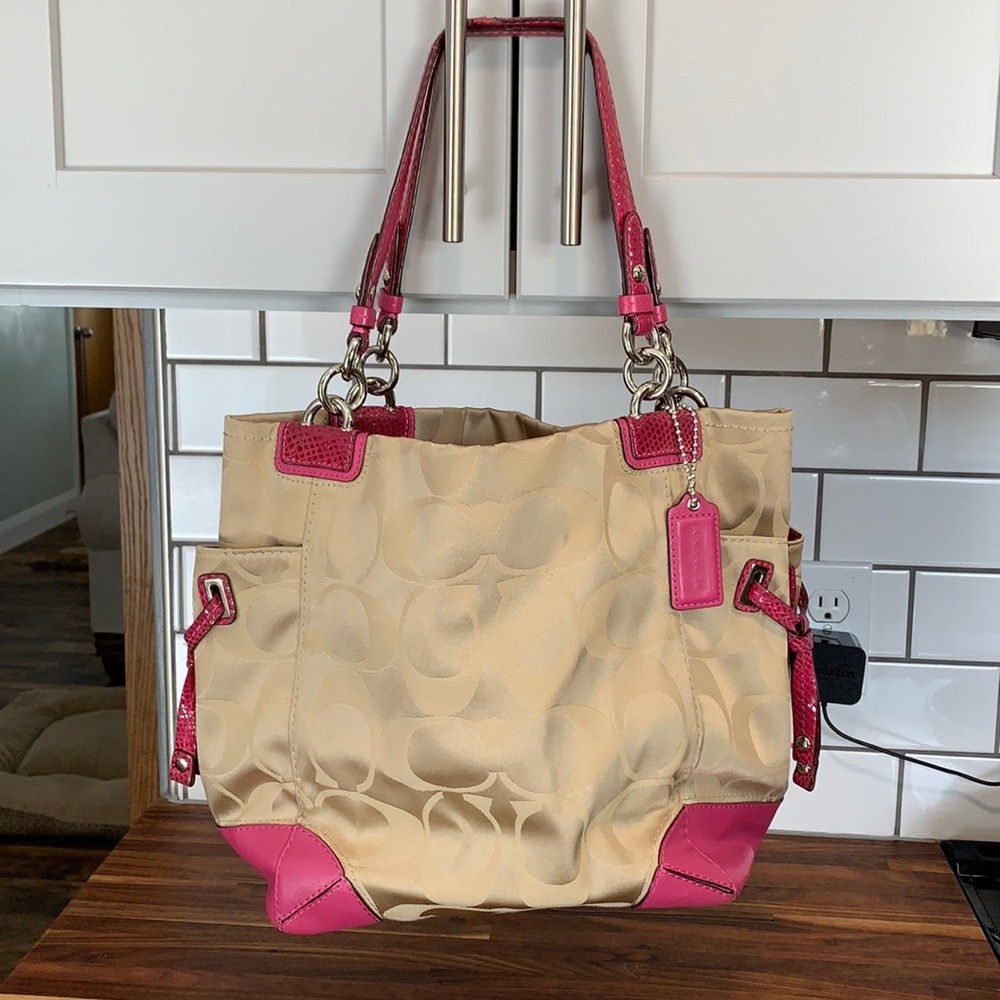 Coach authentic Handbag